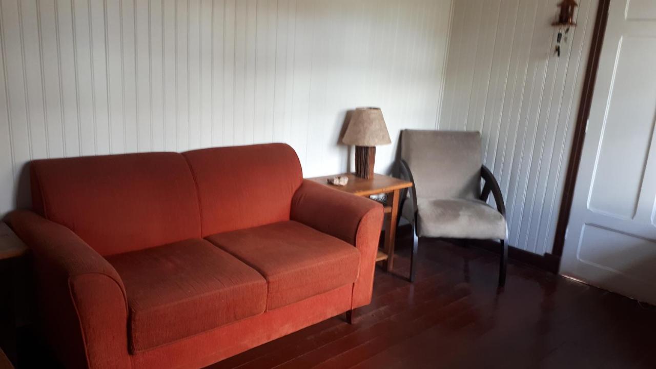 Chale De Madeira - Lareira E Fogueira---Lindo Gramado Com Mesa Para Cafe Da Manha, Churrasqueira E Fogueira Campos do Jordão Extérieur photo