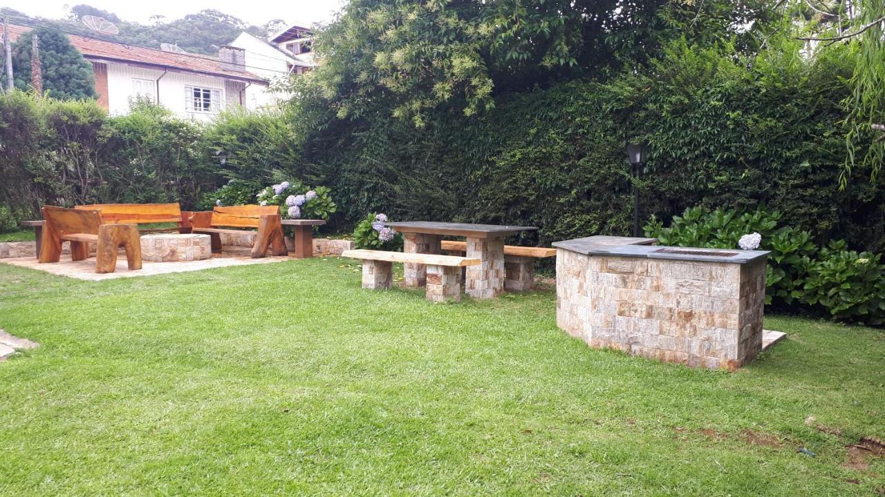 Chale De Madeira - Lareira E Fogueira---Lindo Gramado Com Mesa Para Cafe Da Manha, Churrasqueira E Fogueira Campos do Jordão Extérieur photo