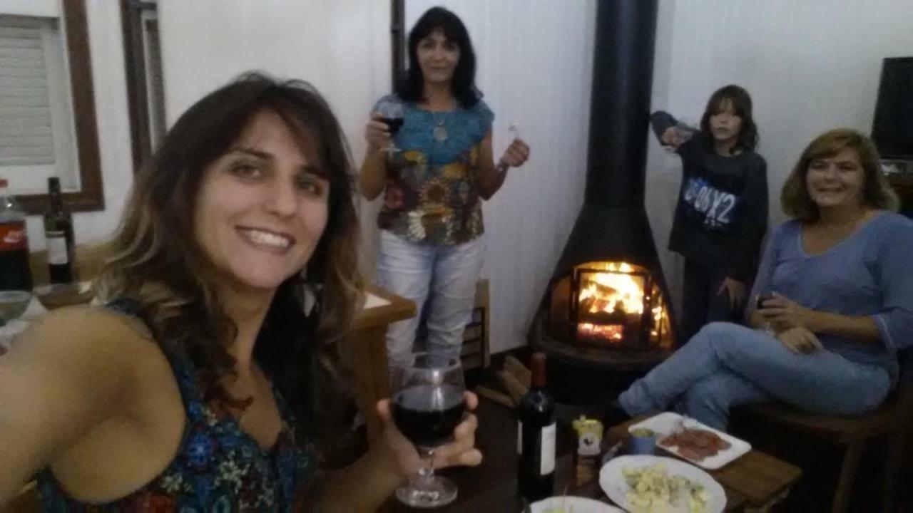 Chale De Madeira - Lareira E Fogueira---Lindo Gramado Com Mesa Para Cafe Da Manha, Churrasqueira E Fogueira Campos do Jordão Extérieur photo