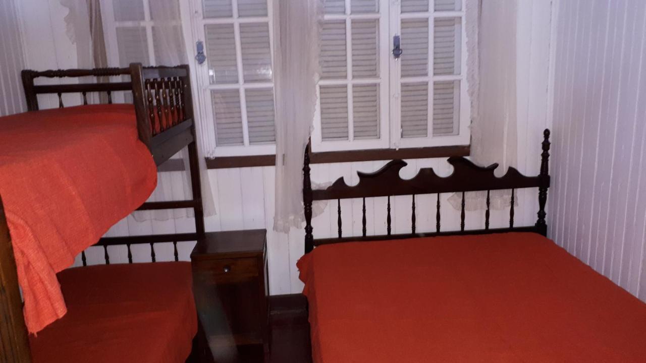 Chale De Madeira - Lareira E Fogueira---Lindo Gramado Com Mesa Para Cafe Da Manha, Churrasqueira E Fogueira Campos do Jordão Extérieur photo